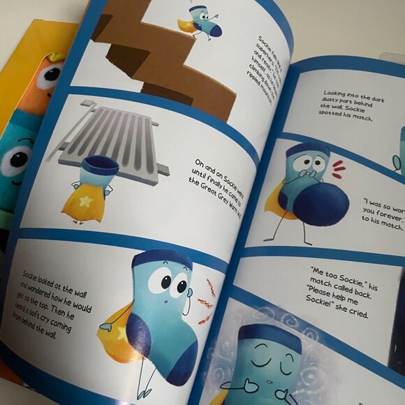 Sockie Stars Book With 3 Pairs of Socks & 6 Capes - Picture 9 of 11